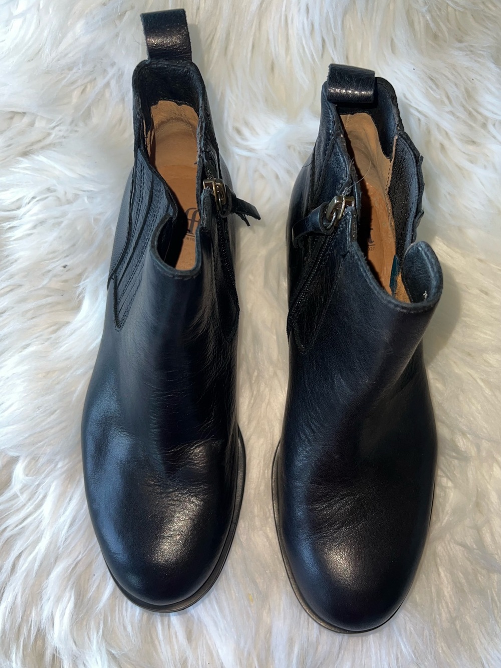 Sofft Black Leather Chelsea Boots